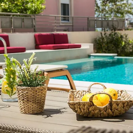 Villa Athinais Lak *