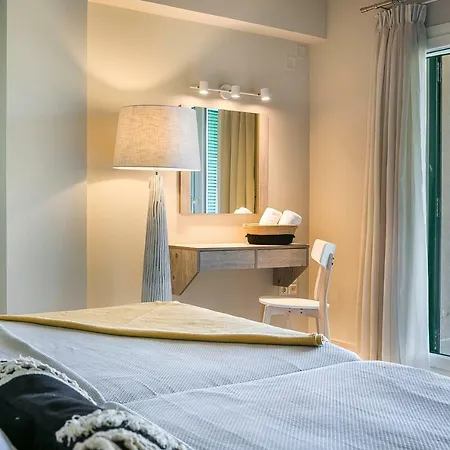 Athinais Lak * Lakithra