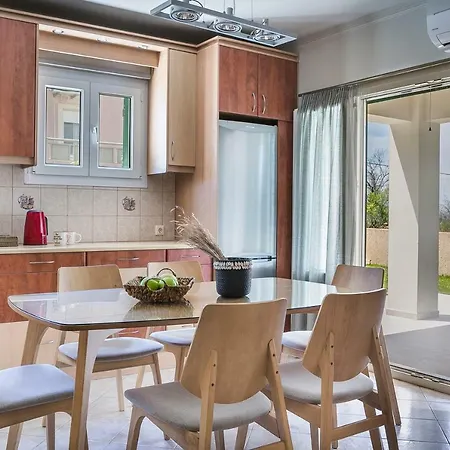 וילה Athinais Lak