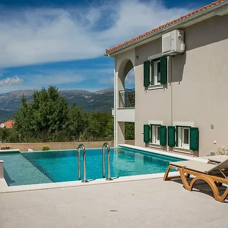 Athinais Lak * Lakíthra